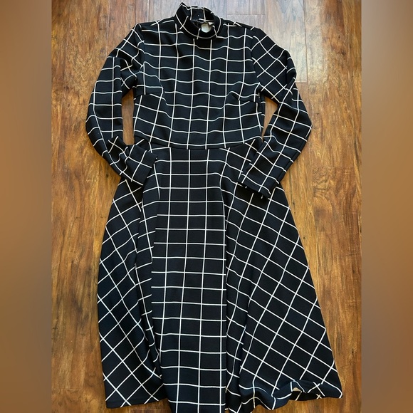 Black and White Grid Pattern Dress - Picture 1 of 7